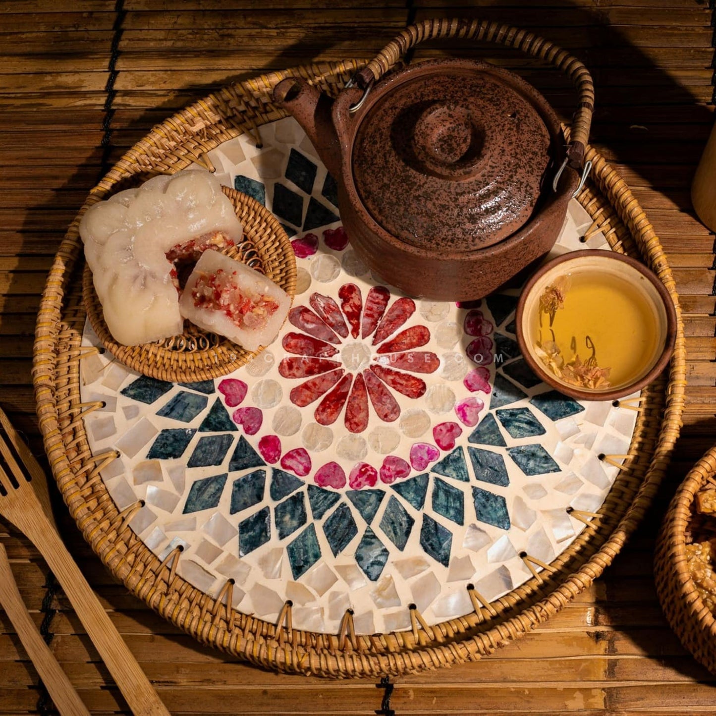 Woven Round Rattan Tray With Mother Of Pearl Inlay Various Size And Pattern