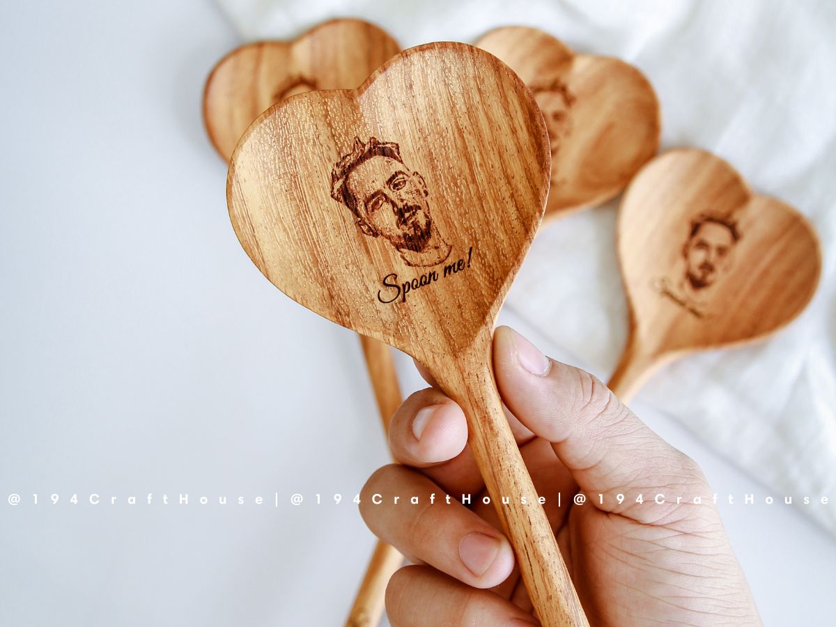 Face Engraved On Wooden Spoon Heart Shaped - Personalized Gift