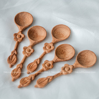 Handcrafted flower-handle wooden spice spoons showcasing smooth finishes and unique natural wood grain variations