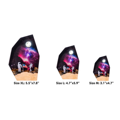 Size guide for the astronaut resin lamp showing three options